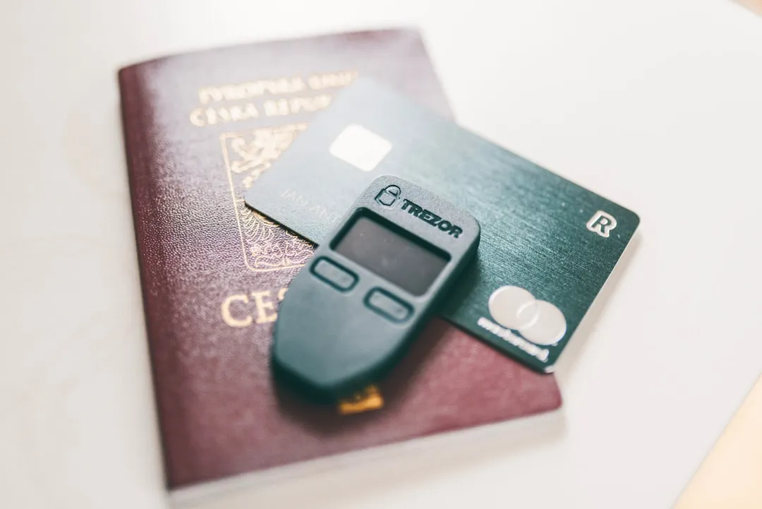 Dispositivo digital Trezor preto