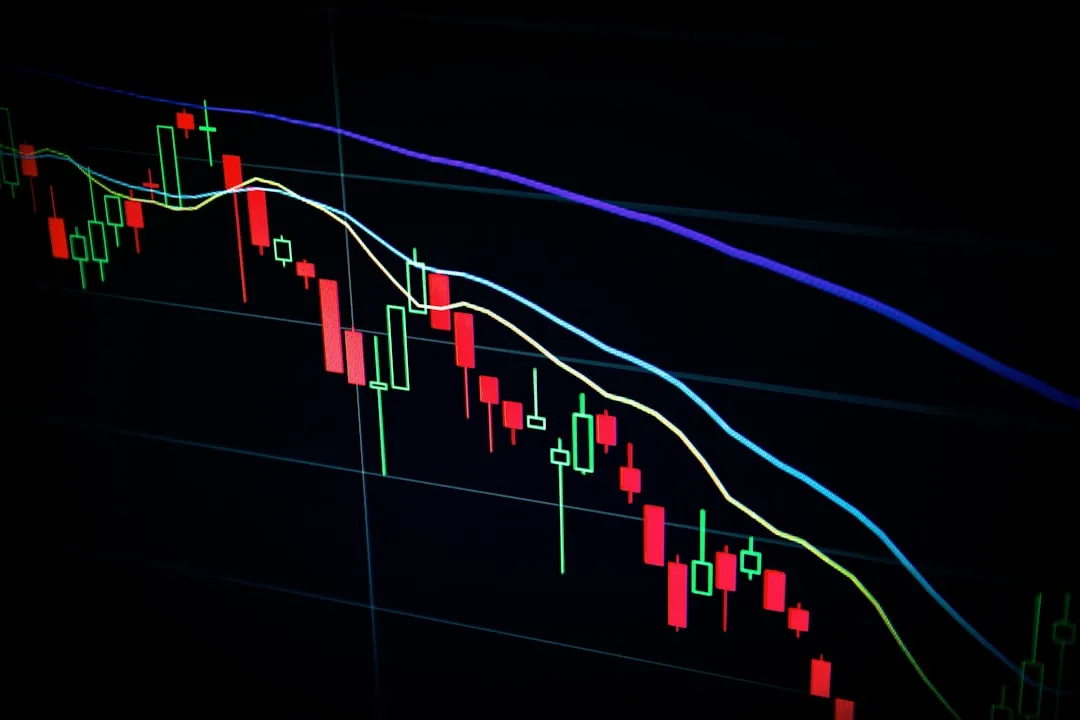 Gráfico de velas do mercado de ações na tela escura Gráfico de velas do mercado de ações na tela escura