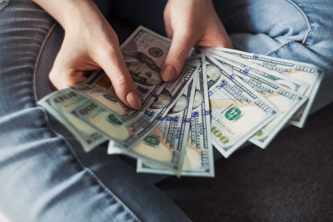Fã de notas de 100 dólares americanos
